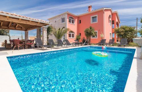 Modern Mediterreanean Villa by villatinapula - Foto 1