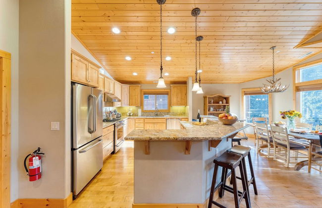 Washoe Chalet by Avantstay Game Room, Hot Tub, Putting Green & Fire Pit - Foto 15