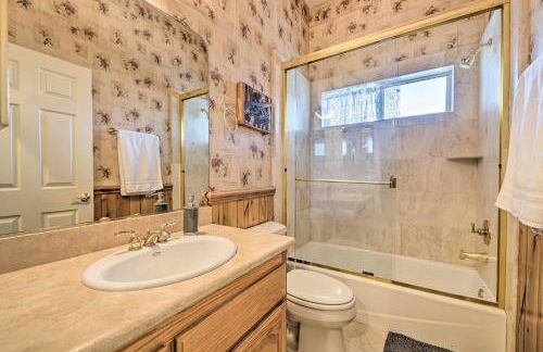 Wraparound Deck Woodland Cabin in Lake Arrowhead - Foto 23