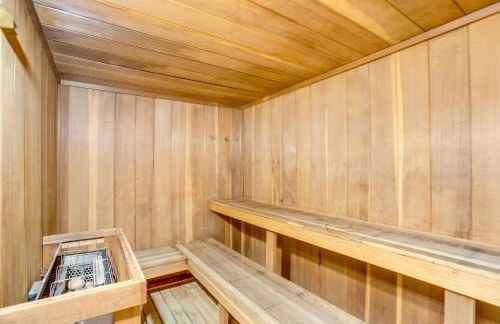 Heated Pool and Hot Tubs at Dtwn Winter Park Condo! - Foto 25