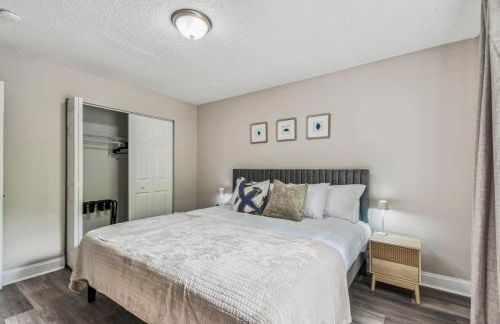 Heart of S Tampa- Hot Tub, Private Backyard, Fire Pit, Grill, 5 min to Beach - Foto 15