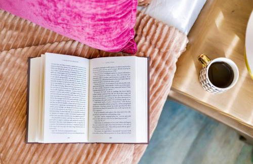 Chic Dog-Friendly 4BR | OWA + Beach + Fenced Yard - Foto 19