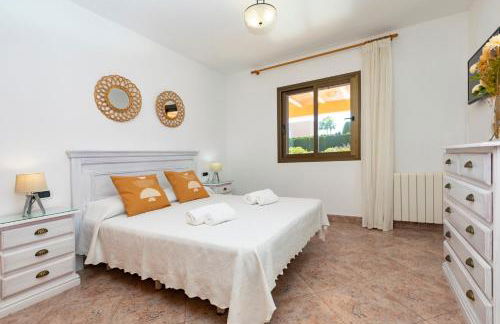 Villa close to Ibiza Town Sleeps 12 - Photo 30