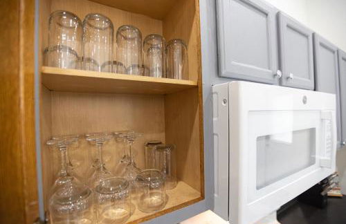 Prime Location - Stylish 2BR Minutes to Downtown - Foto 24