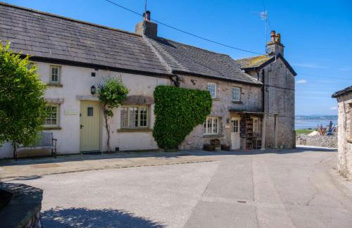 Ivy Cottage - Photo 1