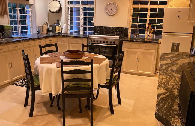 Barbados Chi Guest House - Photo 37