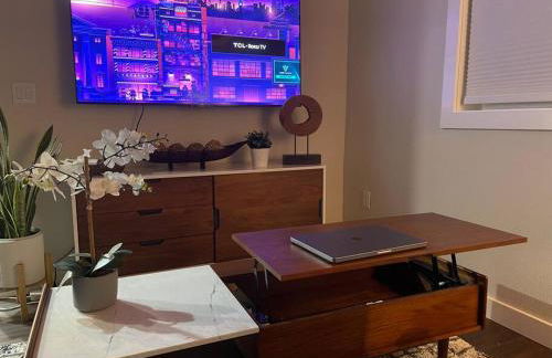 Shares Courtyard Luxury Apt - NEW! - Foto 9