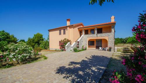 RENATOEMILIA spacious apartment with courtyard - Foto 3