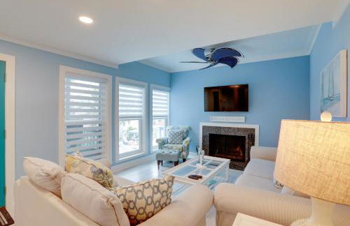 Sip, Sunbathe and Relax Poolside Madeira Beach Gem! - Photo 5