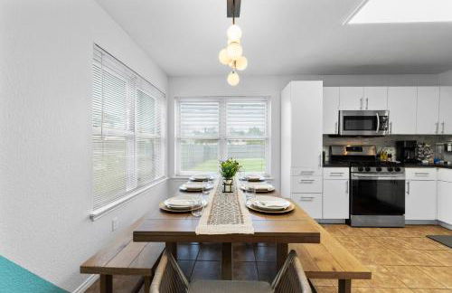 Cowboy Pool - Large Patio - King Bed - Firepit Table - Pet Friendly - Photo 12