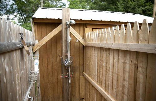 Incredible Modern Tiny Log Cabin near the Ammonoosuc River for a Romantic Getaway in New Hampshire - Foto 2