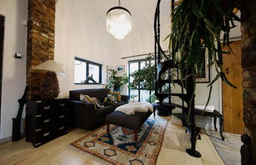 Private Luxury Open-Plan Barn Conversion - Photo 18