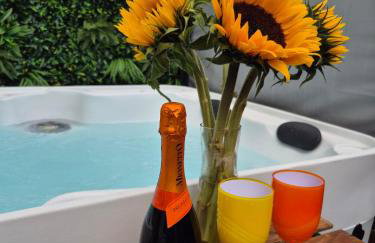 JUNGLE HOT TUB, games room, near eateries, micro brewery, pubs, beauty salons and boutique shops, Argyle, free Netflix, in the heart of Plymouth - Dogs welcome - Hosted by Absolute Accommodation Plymouth - Foto 30