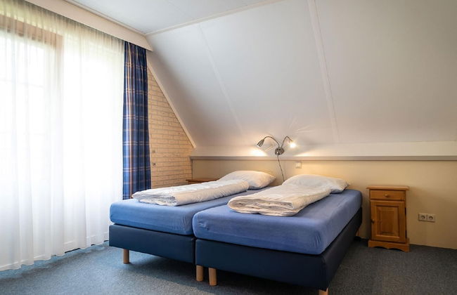 Nice Bungalow With Dishwasher in a Holiday Park 1.2 km. From the sea on Texel - Foto 9