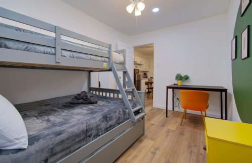 Heart of Houston - 8-BD 4-BA with Yard - Photo 37