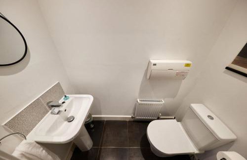 Spacious Home For Contractors,Families,Groups, Sleeps 10, Free Parking - Foto 31