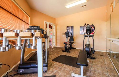 Dog-friendly condo with high-speed WiFi, heated outdoor pool & hot tub - Foto 25