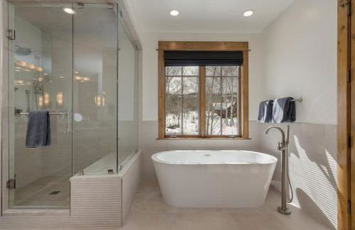 Private Hot Tub, Theater Room, Valet Parking and Ski & Boot Storage at Ritz Carlton - Foto 45