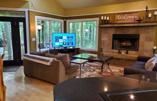 Woodshores Retreat - cozy retreat, hot tub, Lk MI - Photo 34