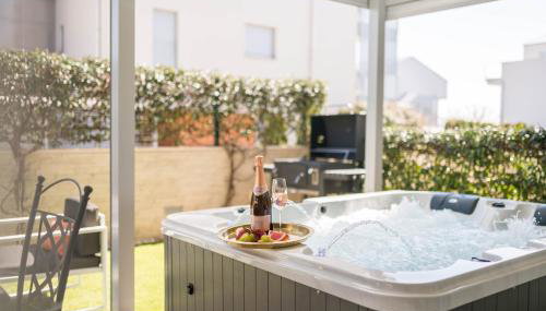 Apt GioAn Novigrad, 500m to Sea, private heated Jacuzzi, BBQ, free parking - Foto 2