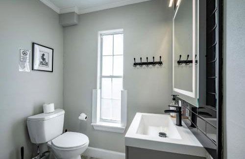 3BR HOME SLEEPS 8 DOWNTOWN Med CTR /pet/EV - Foto 16