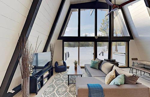 Modern Gambrel Cabin Near Ski Resorts - Photo 12