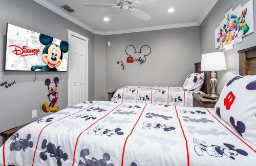 Gorgeous Modern 6BR South Facing Private Pool Hot Tub BBQ Theater 2 Miles Disney - Foto 2