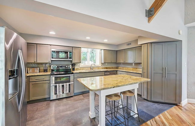 Lakefront w/ Private Dock + Hot Tub Pontoon Rental Butler Bliss by Avantstay - Photo 11