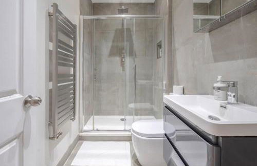 Stylish 3-floor 3bed home with garden near river - Foto 40