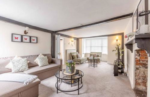 Charming 3BR Cottage Near Windsor and Sights - By Tempstay - Foto 17