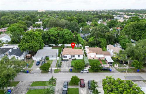Arthaus- Fully Stocked Kitchen and Fenced Yard - Foto 61