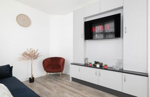 Modern Flat with Parking, 5 Mins to Tube - Photo 7
