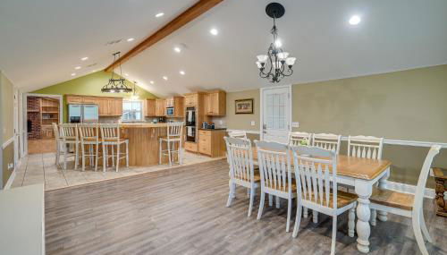 Quiet Marion Getaway with Fireplace! - Foto 3