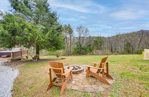 Cozy Couples Getaway with Hot Tub Fox Ridge Cabin - Foto 3