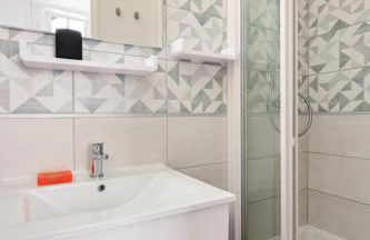 The Valmy Retreat Peaceful & Private Terrace - Photo 16