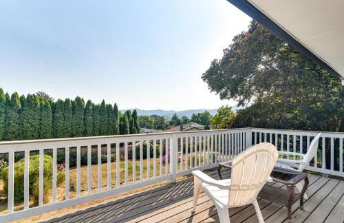 Serene Forest Grove Home with Deck and Stunning Views! - Foto 1