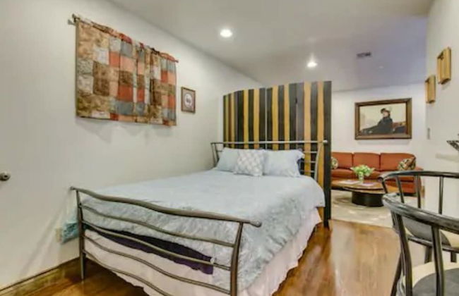 Evie's apartment - Photo 2