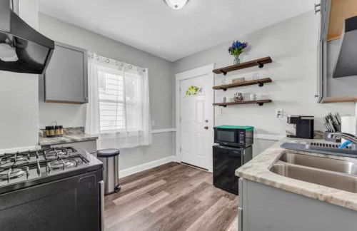 Bright 2BR South Hills - Old Brooklyn Home - Foto 4