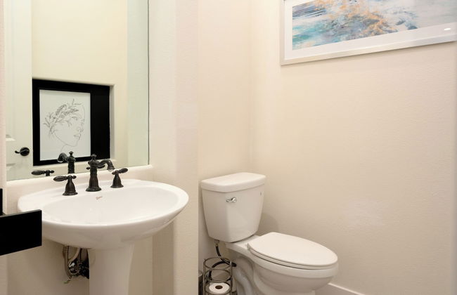 Luxury Resort Style Living w/ Pool & Jacuzzi - Foto 24