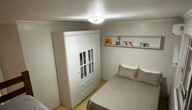 apartamento em bairro nobre suíte com ar condicionado e banheira com hidromassagem - Foto 2