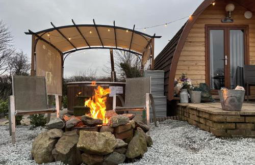 Luxury Hot Tub Glamping with Outdoor Cinema near Newborough Beach – Llanfair Hall - Foto 19