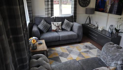 HEDDFAN, Luxury 3 bedroom timber lodge, Now with WiFi, Caer Beris Holiday Park, Builth Wells, SORRY NO TRADESMEN OR CONTRACTORS ALLOWED - Foto 3