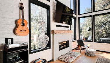 Cedar Haus Modern Family Haven w Game Room Hot Tub EV Charger Fully Fenced Yard Dogs OK - Foto 3