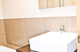 Urban Manesa city center apartment with private patio - Foto 17