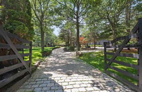 Wainscott Woods by Rove Travel - Luxe Estate with Pool - Foto 45