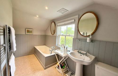 Tranquil Seaside Cottage by NewFo - Photo 45