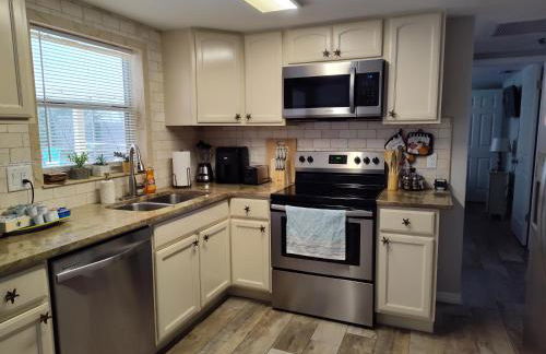 Heated & Screened in Pool - Photo 5