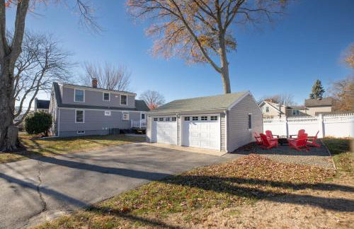 Renovated Cape Near Beach with Fire Pit - Foto 41