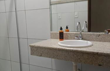 Casa Inteira Perto de tudo com 3Quartos 1Suíte Wifi Rápida e Garagem Privativa - Foto 3