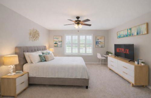 Pool House, Short Drive to Beach, Grill, Smart TV - Foto 2